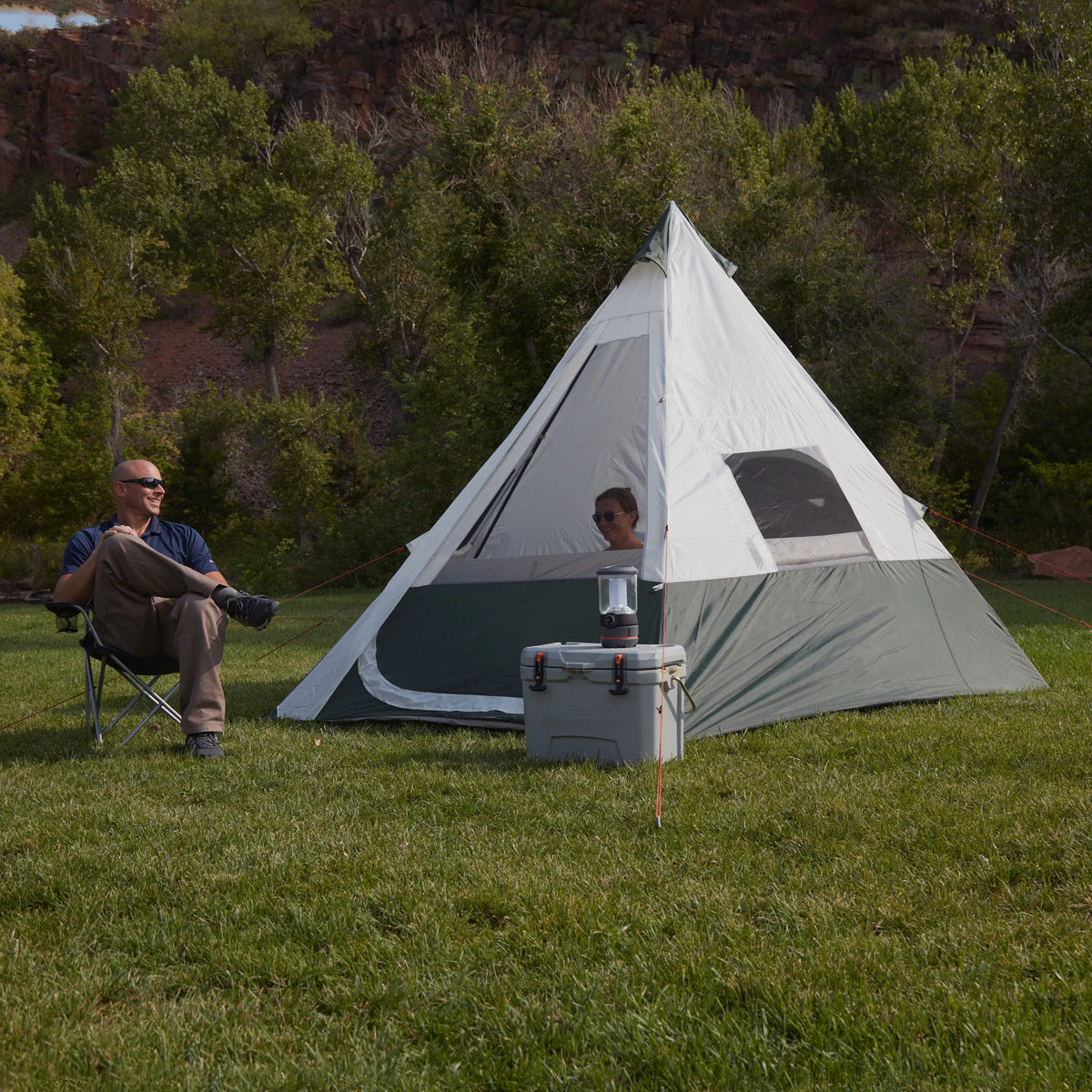 7-Person 1-Room Teepee Tent with Vented Rear Window, Green G70539