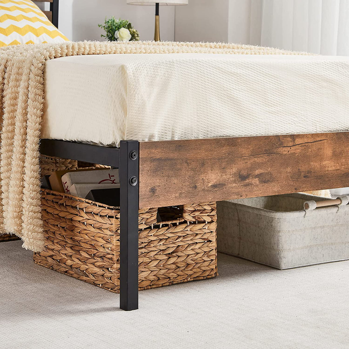 Twin Size Wood Headboard Platform Bed Frame S79150