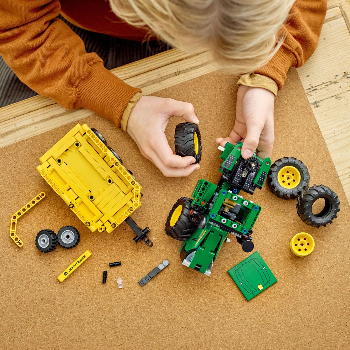 4WD Tractor Toy with Trailer Building Toy W947385