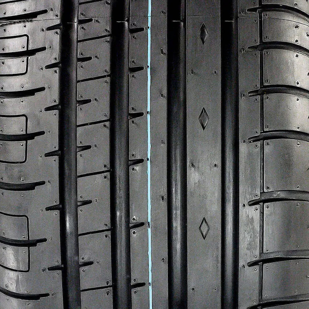 235/50ZR17 100Y XL All Season Passenger Tire R8282