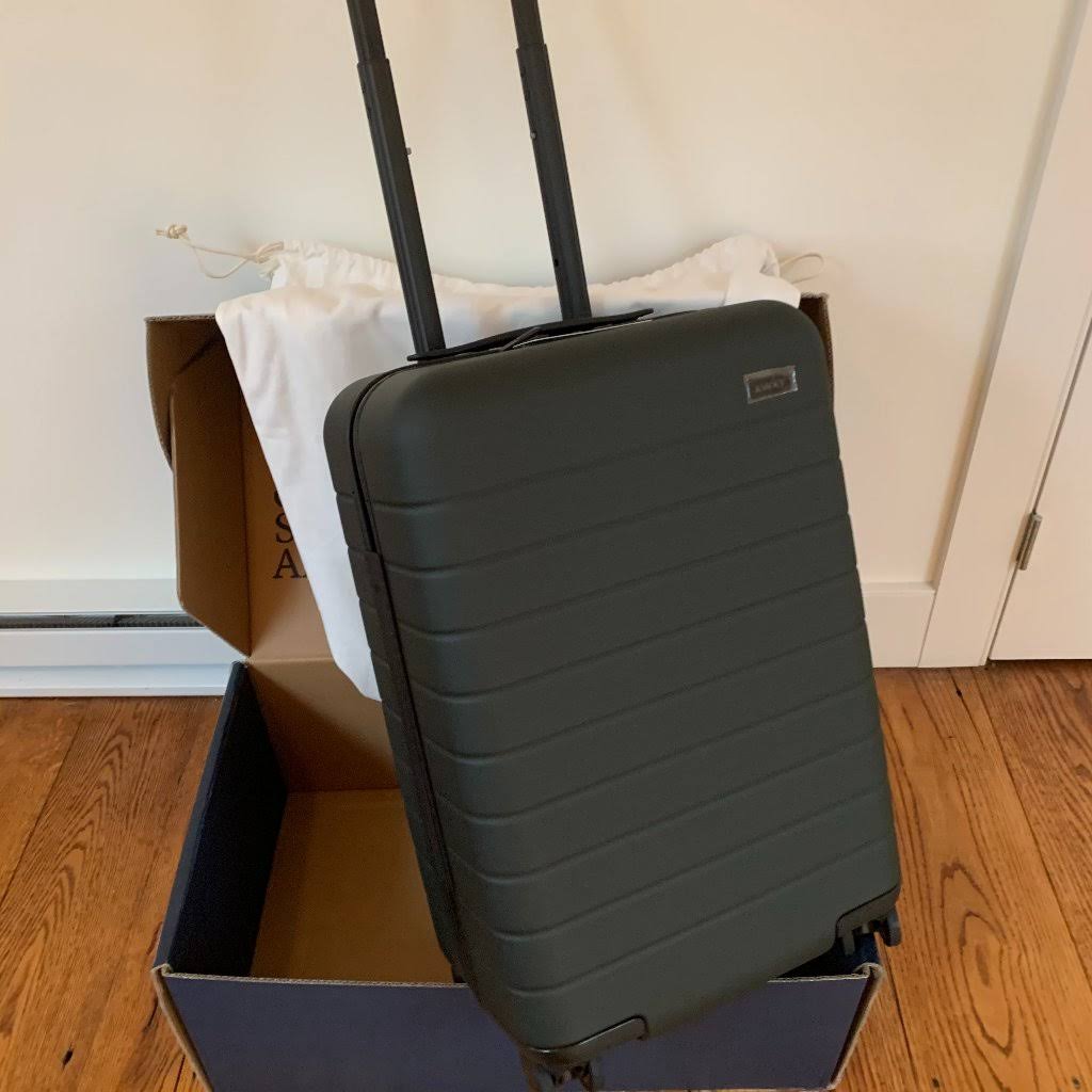 Green Carry-On with Built-in Battery G535