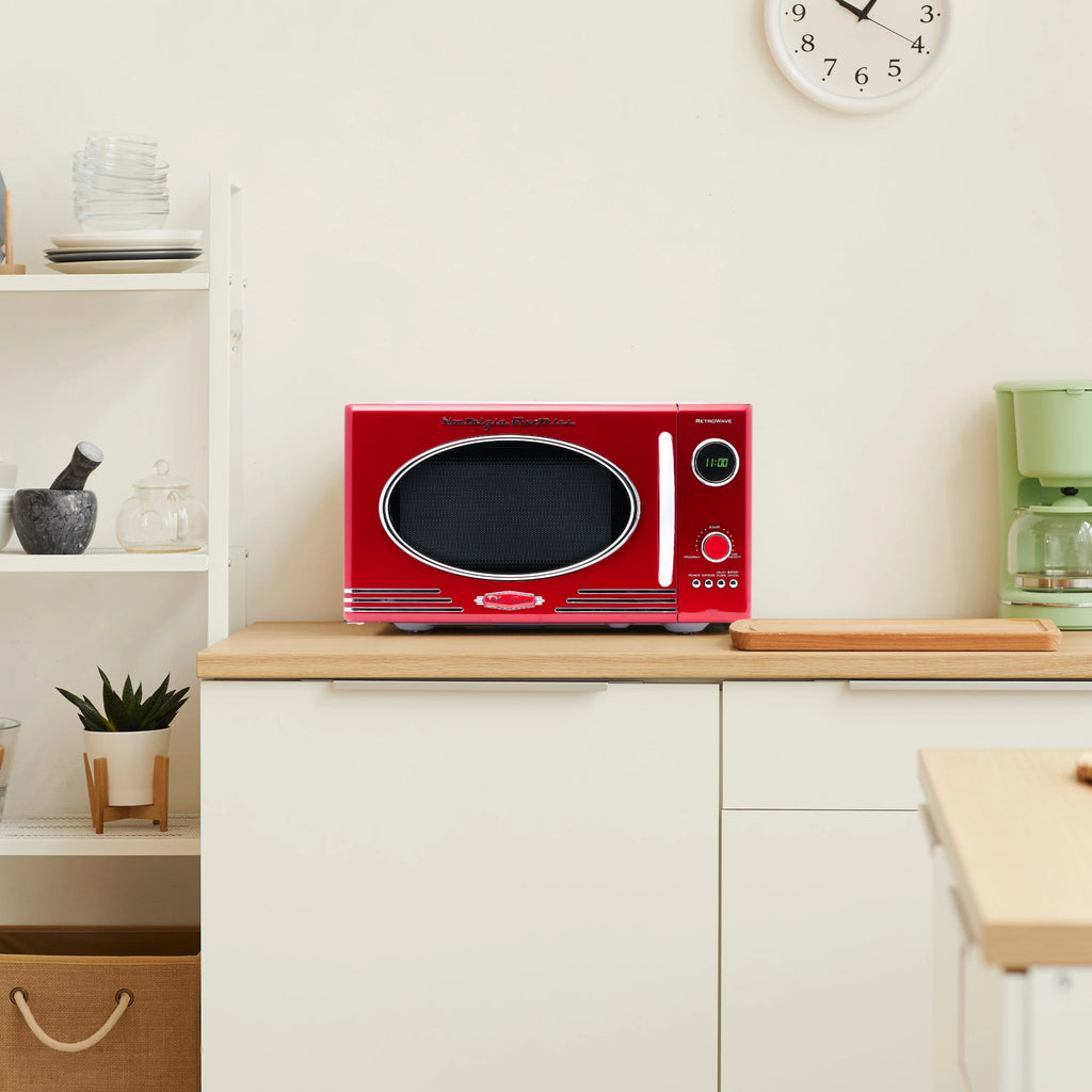 0.9 Cubic Foot 800-Watt Retro Red Countertop Microwave Oven C906