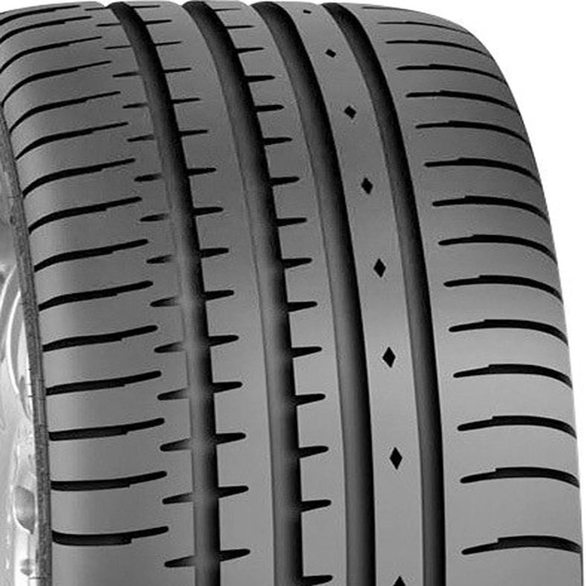 235/50ZR17 100Y XL All Season Passenger Tire R8282